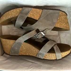 BIO-GOLD Made in Italy Taupe Cork Wedge Platform Sandals Silver Buckle size 8
